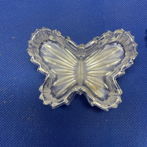 Vintage Clear Glass Butterfly Trinket Box - Picture 5 of 16